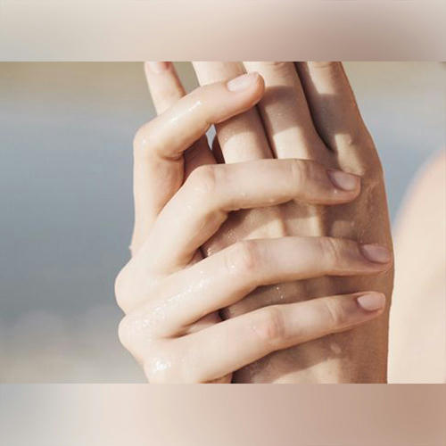 Ahava Смягчающий крем для рук «Браунколь и Куркума» Kale & Turmeric Superfood Smoothing Hand Cream 100 мл — изображение 3