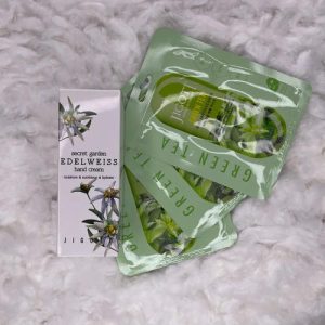 JIGOTT, Набор Крем для рук с эдельвейсом, 100 мл, Тканевая маска для лица с экстрактом зеленого чая, 3 шт