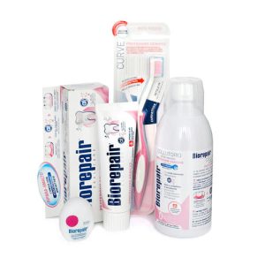 Биорепейр Набор для чувствительных дёсен с ополаскивателем: Зубная паста Gum Protection, 75 мл + Зубная нить Filo Cerato Espandibile, 30 м + Зубная щетка CURVE Protezione Gengive + Антибактериальный ополаскиватель Gum Protection Mouthwash, 500 мл (Biorepa