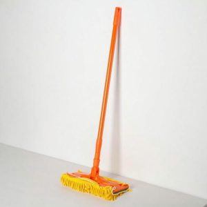 Швабра для мытья пола плоская Доляна, насадка из микрофибры 30x13 см, телескопическая стальная ручка 80-128 см, цвет МИКС