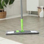 Швабра для мытья пола плоская Доляна, насадка из микрофибры 42x12 см, телескопическая ручка 73-124 см