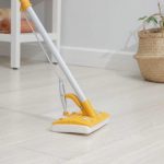 Швабра-окномойка с отжимом Доляна, насадка из поролона 19x12 см, окрашенный черенок 120 см