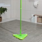 Швабра для мытья пола плоская Доляна, телескопическая ручка 76-127 см, насадка из микрофибры 29x26 см 80 гр, МИКС