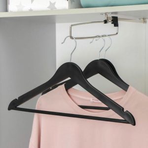 Вешалка-плечики для одежды с антискользящей перекладиной Доляна, размер 44-46, цвет чёрный