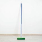 Окномойка с металлической ручкой и роликовым отжимом Доляна, 23x128 см, поролон, цвет МИКС