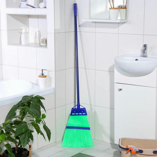Метла пластиковая Доляна, 138x26 см, металлический черенок (Плоская) — изображение 2