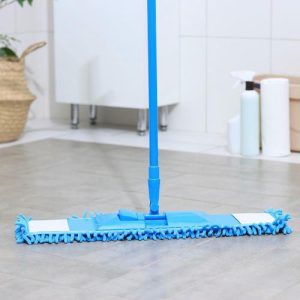 Швабра для мытья пола плоская Доляна, телескопическая ручка 80-130 см, широкая насадка из микрофибры 60x12 см, цвет МИКС