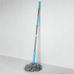 Швабра для мытья пола с отжимом Доляна, стальная ручка 135 см, насадка из микрофибры 180 гр, цвет МИКС