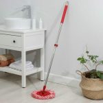 Швабра для мытья пола плоская Доляна, насадка из микрофибры 26 см, телескопическая ручка 116-212 см, МИКС