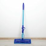 Швабра с отжимом Доляна, насадка микрофибра 32x9 см, телескопическая ручка 77-114 см, цвет синий