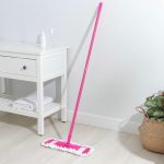 Швабра для мытья пола плоская Доляна, насадка микрофибра 42x12 см, металлическая ручка 119 см, цвет МИКС