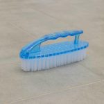 Щётка-утюжок «Дельта», 16x5x6 см, цельная ручка, прозрачный пластик, цвет МИКС