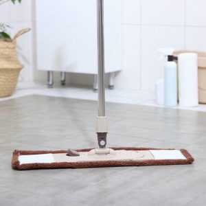 Швабра для мытья пола плоская Доляна, телескопическая стальная ручка 77-127 см, насадка из микрофибры 56x17 см
